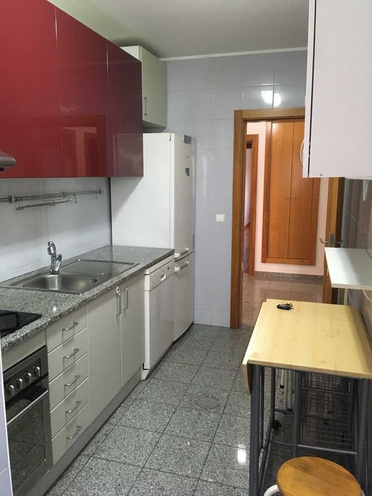 Apartamento T3 usado com garagem, Glicínias, Aveiro