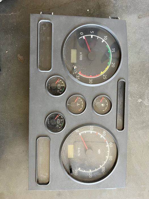 Licznik Nissan Atleon 24V