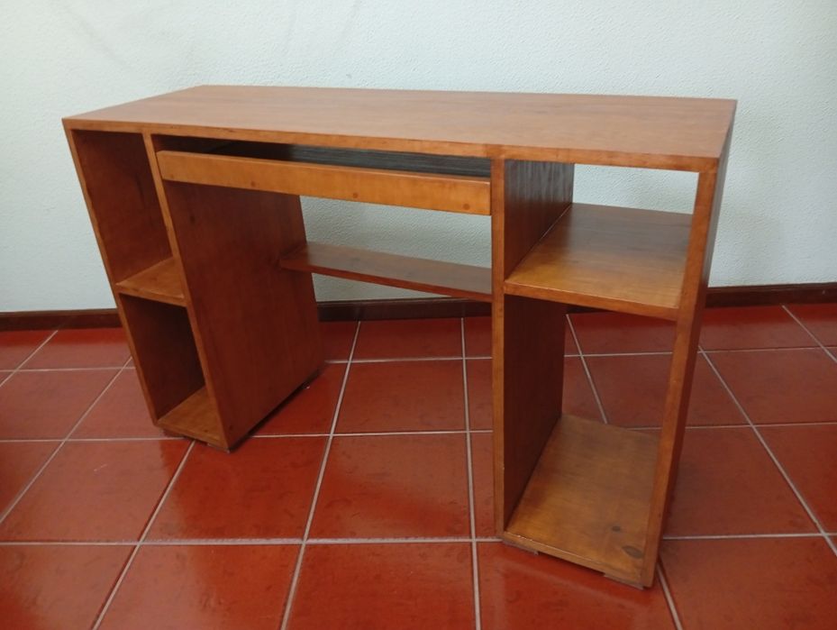 Secretaria de madeira