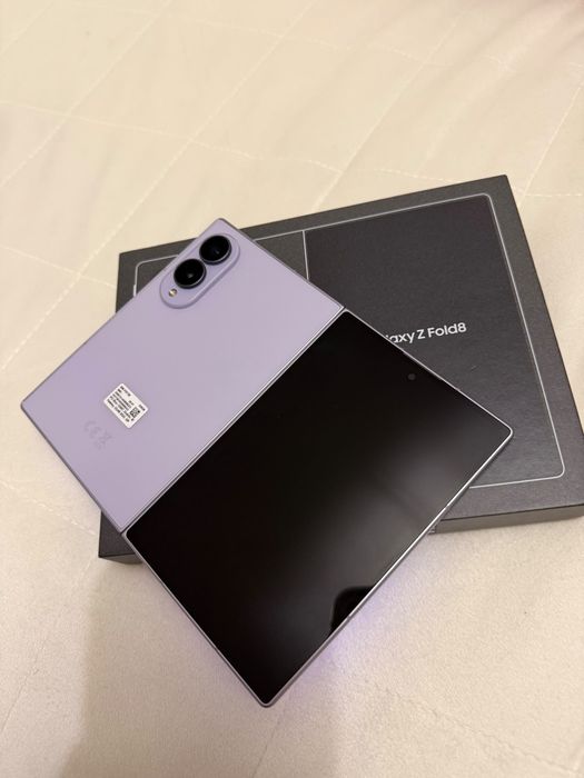 Samsung fold8 novo