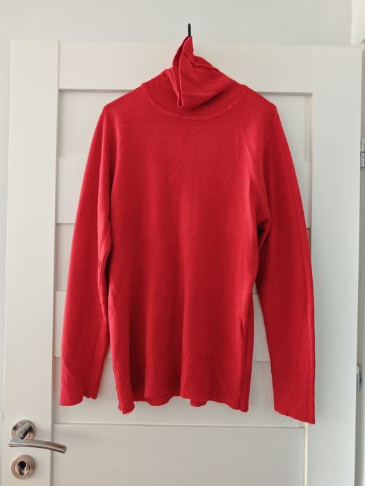 Czerwony golf rozmiar 44