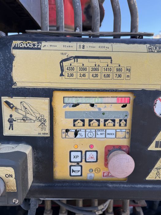 Camião kerax com Ampliroll e grua