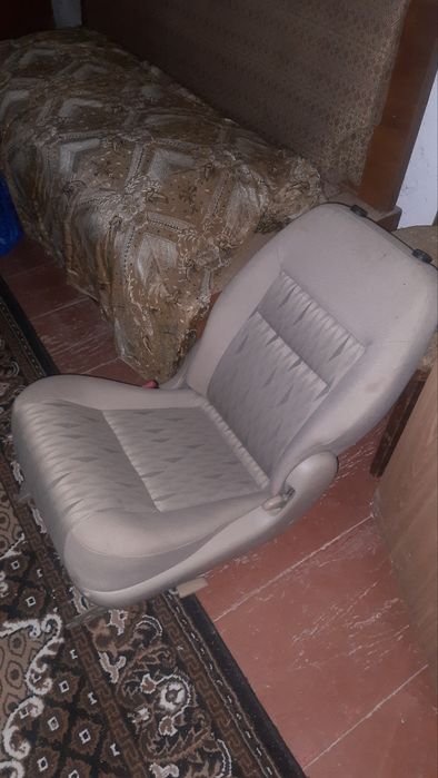 Сидіння,Крісло Шаран,Альхамбра,Гелексі.
 до Сидіння,Крісло Шаран,Альха