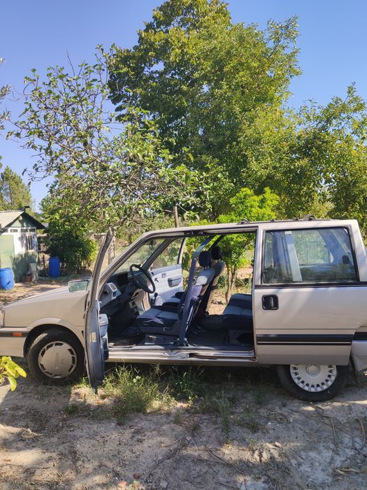 Nissan STANZA 1998