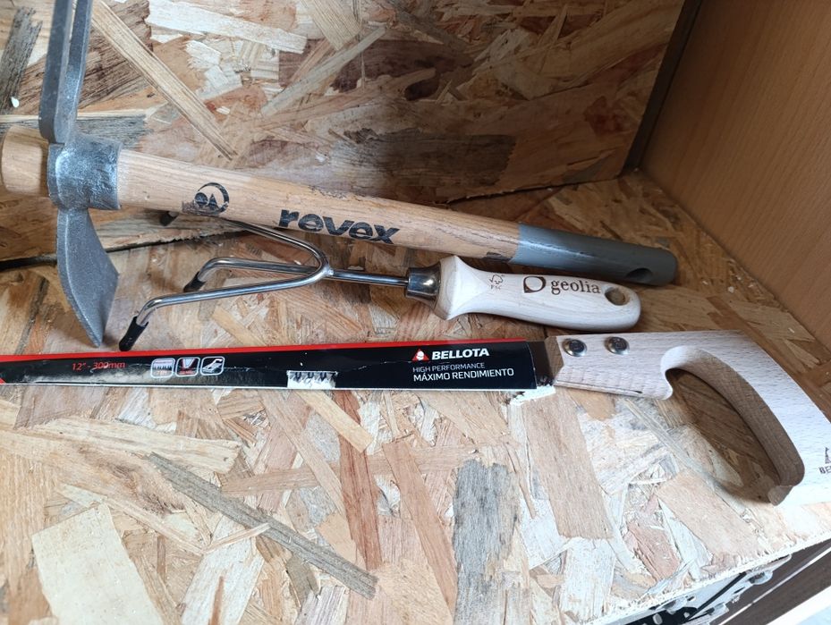 Various construction materials64738119876225124