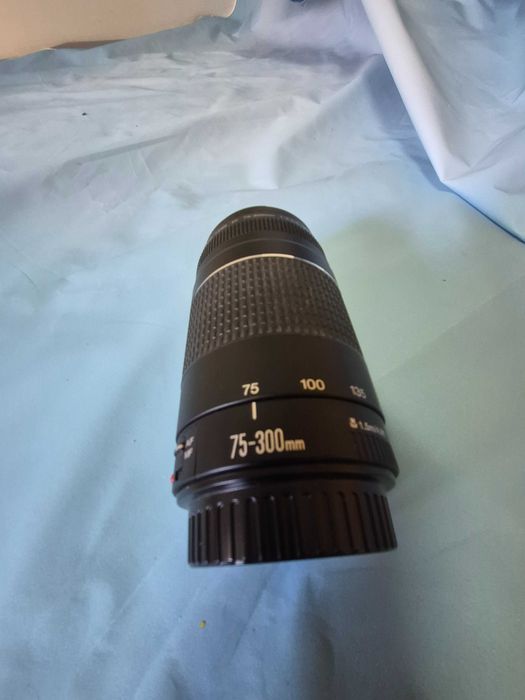 Objetiva Canon EF 75-300mm f/4-5.6 II