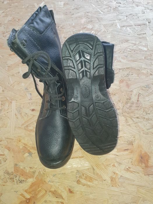 Ботинкии 2 пари 40-41 р-и.