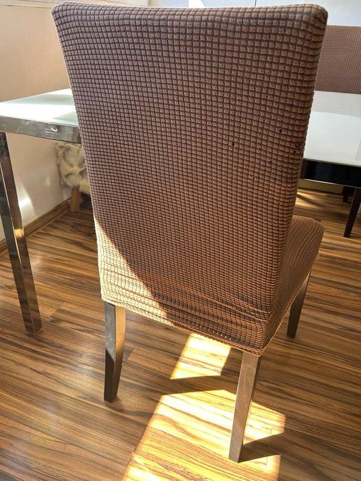 Mesa com tampo de vidro com 6 cadeiras