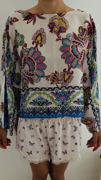 Blusa floral feminina manga comprida