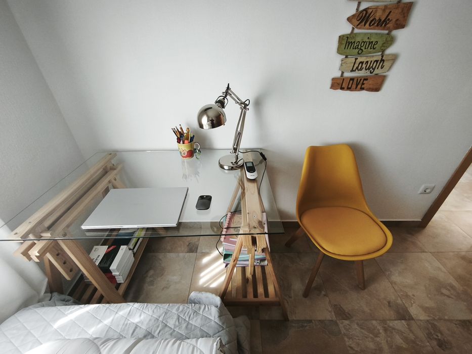 Secretaria e cadeira