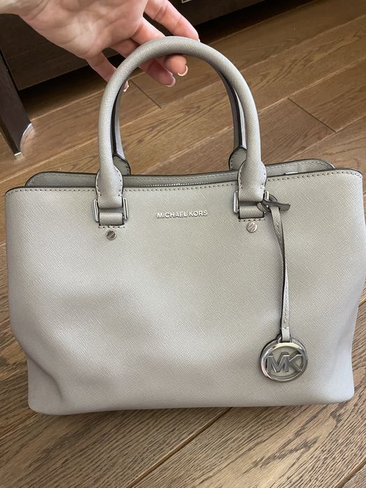 Сіра шкіряна сумка michael kors