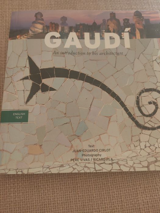 Gaudí Book - An Introduction to His Architecture