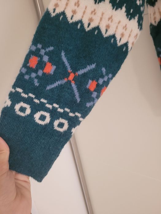 Sweterek świąteczny butelkowa zieleń z wzorkami