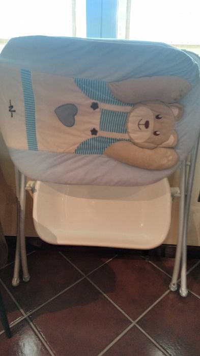 Fraldário para bebé com banheira portátil