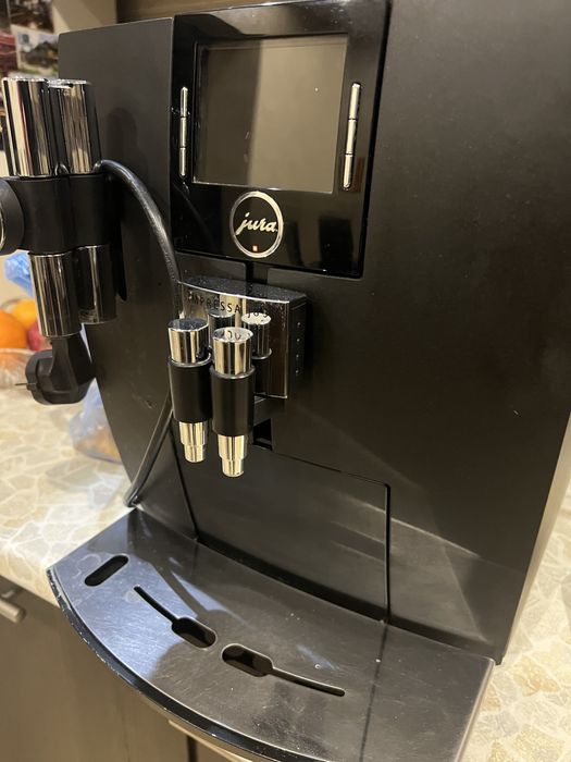 Кофемашина, кавоварка JURA J80