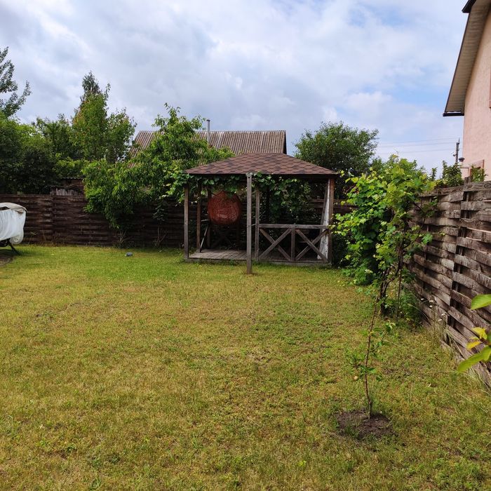 Продається будинок 142м2, 4 кімнати, 6 соток землі, 2 санвузла.