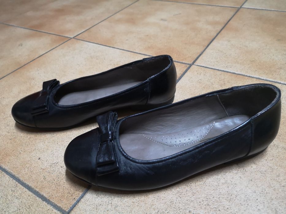 Sapatos em pele, rasos.64730019969281121