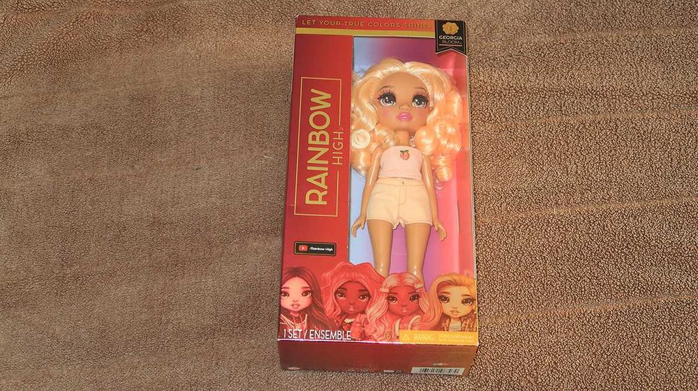 Boneca Rainbow High nova em caixa
