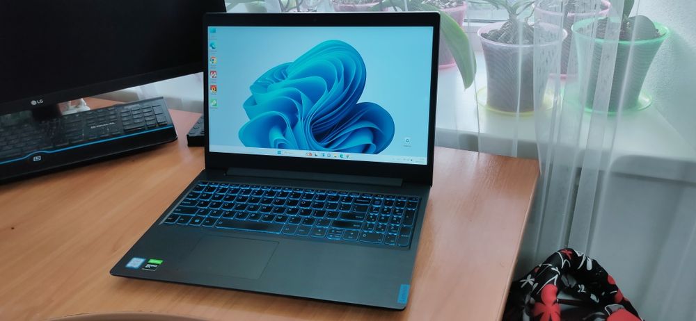 Iгровий ноутбук Lenovo /I5-9300H/GTX 1650/16/512