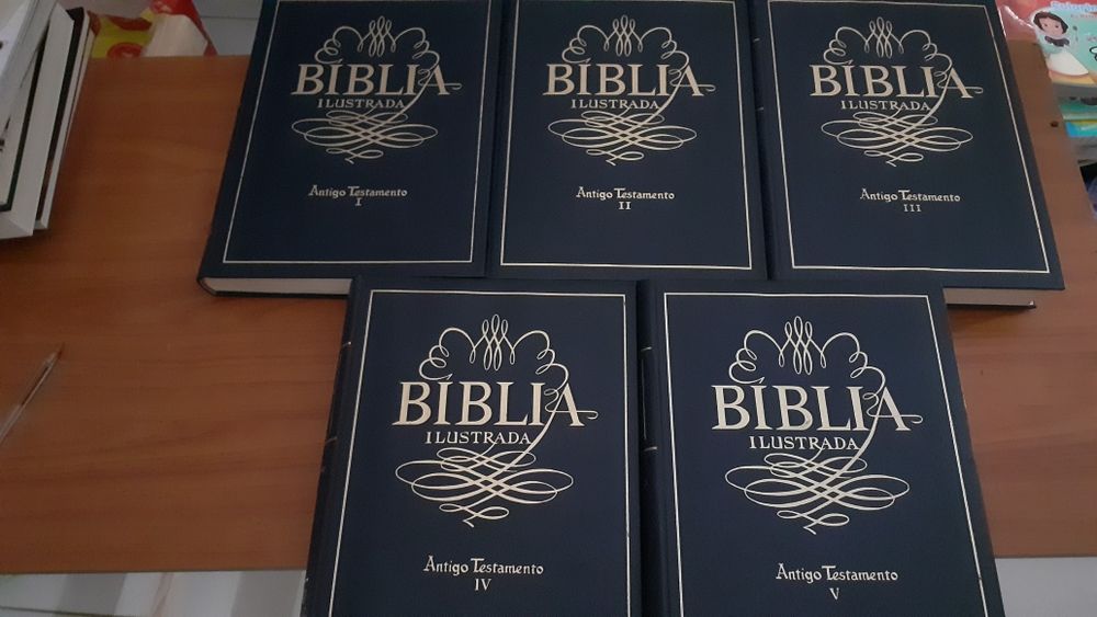 Biblia ilustrada antigo e novo testamento Editorial Universus