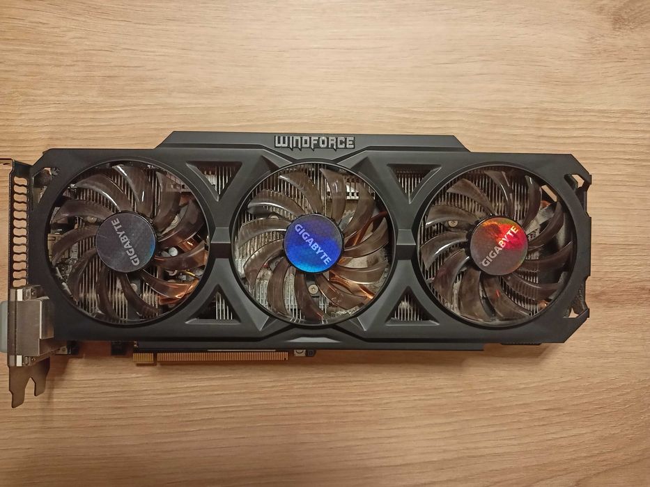 Karta graficzna Gigabyte Radeon R9 270X 2GB OC 256 bit - Włącza się!