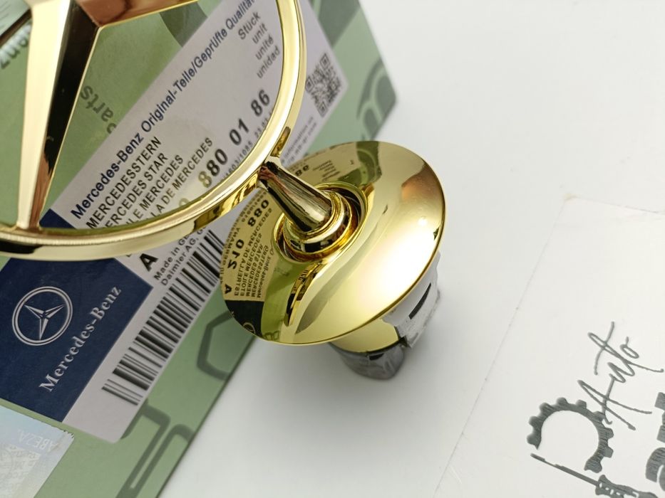 Emblema símbolo logotipo capô Mercedes Lisa Dourado