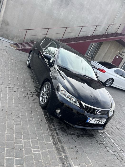 Продам Lexus CT (гибрид)