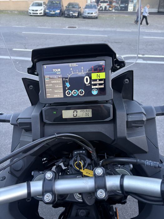 Honda Africa Twin 1100 ( aceito retomas )