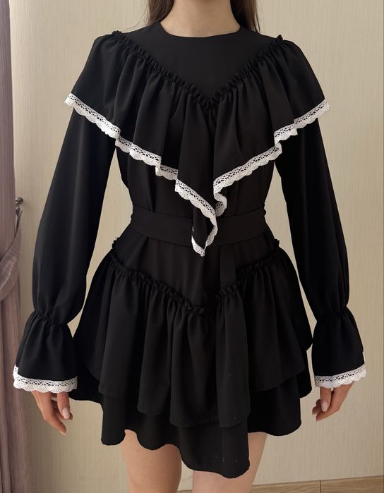 чорна жіноча сукня