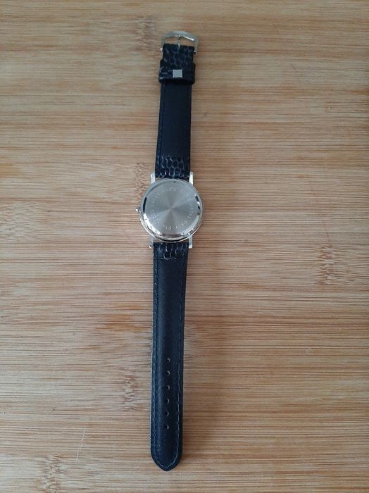 Relógio Quartz com caixa