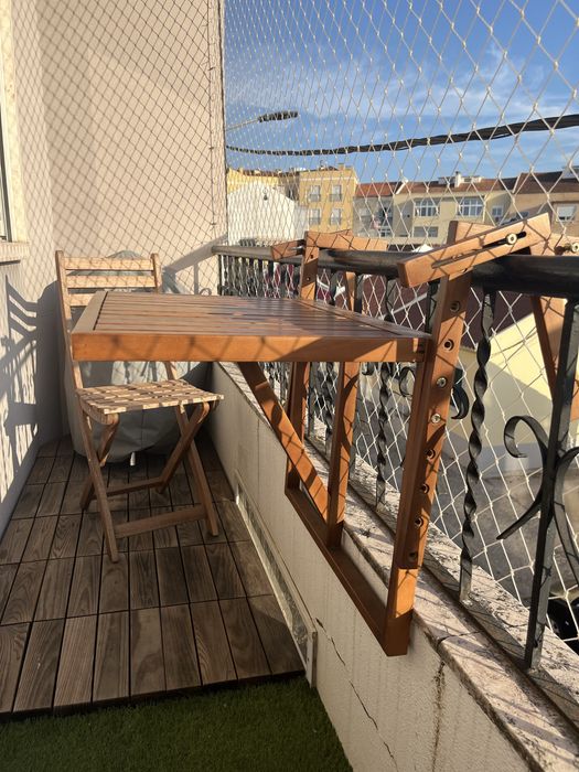 Mesa de Varanda Dobrável em Madeira – Excelente para Espaços Pequenos