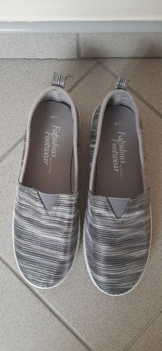 Nowe buty wsuwane rozm 38