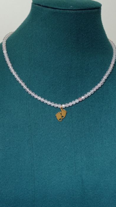 Naszyjnik dla młodej mamy, choker ze złotymi stópkami, prezent na chr