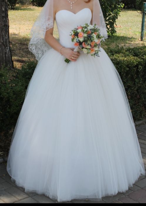 Весільна сукня дуже гарна