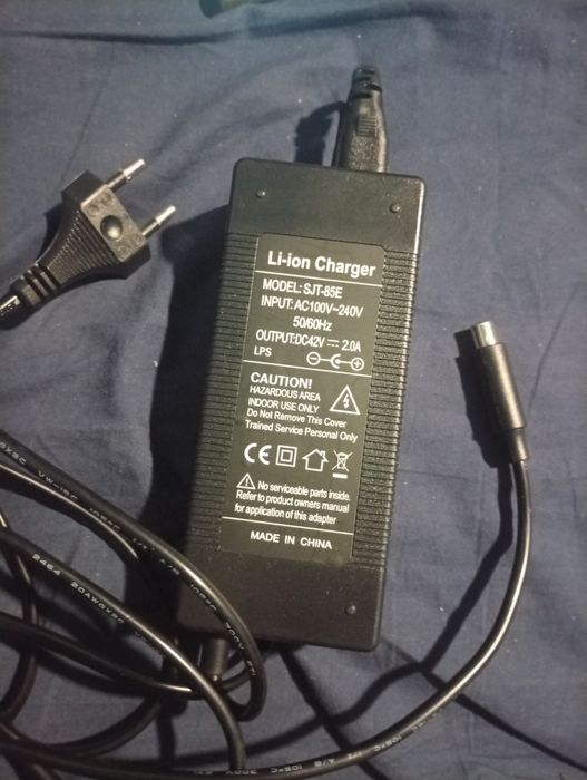 Carregador pra trotinete, bicicleta, motas eletrônica e etc