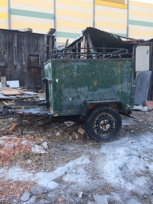 Atrelado para transporte de cães com tampa e fechadura