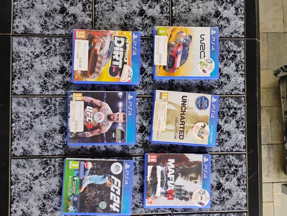 Sprzedam PS4 z padem rezerwacja
