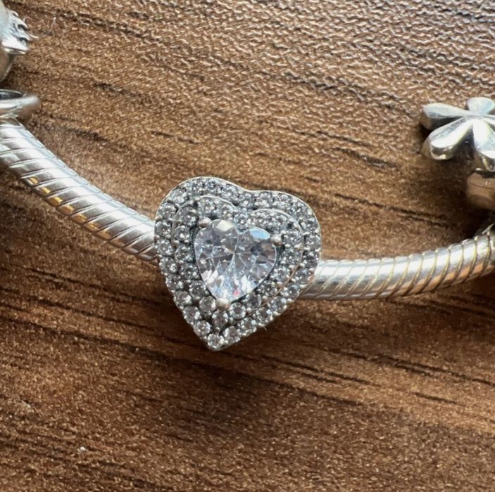 Pulseira Pandora com 8 Charms
