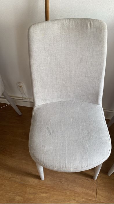 Seis cadeiras de jantar de tecido