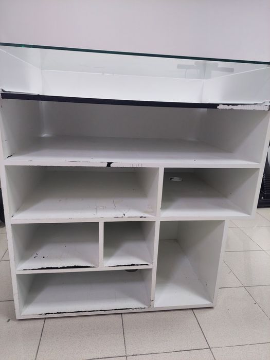 Balcão de exposição / atendimento com vitrine de vidro