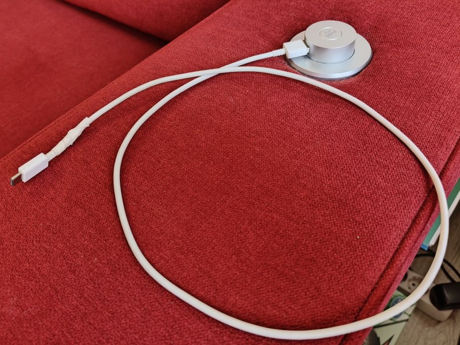 Sofa cama Bordeaux como nova da Conforama