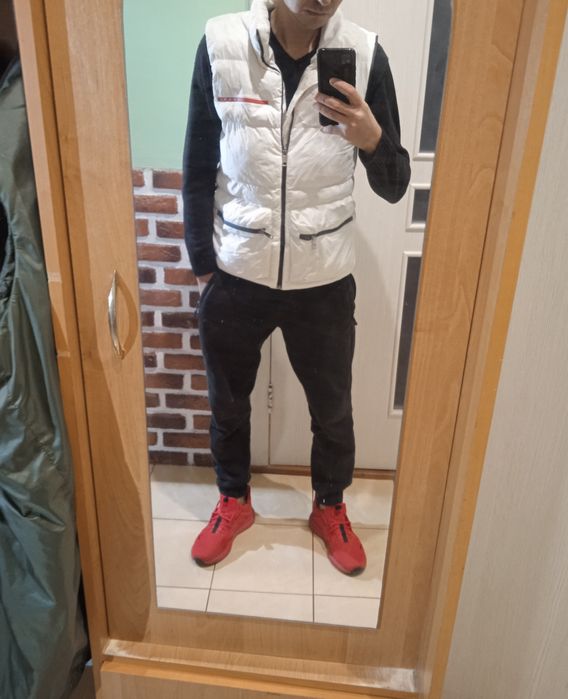 Курточка зимняя жилетка  ветровка мужская  белая  PRADA