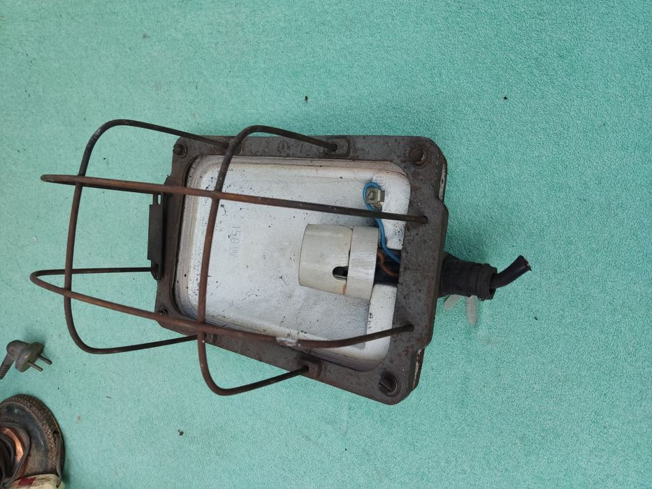 Stary żeliwny kinkiet lampa klosz vintage