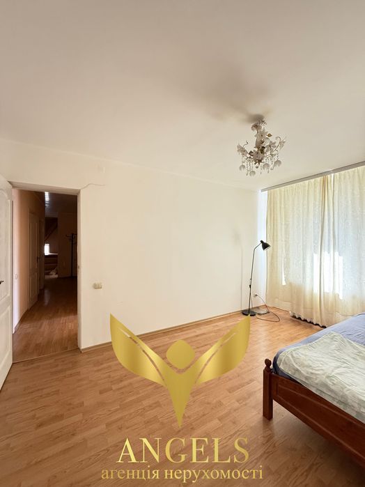 Приватний будинок в центрі: 4 спальні/3 санвузли + робоче крило, гараж