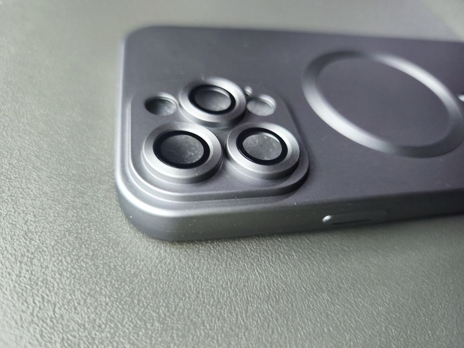 Capa MagSafe Titanium Grey – iPhone 16 Pro Max (Nova)