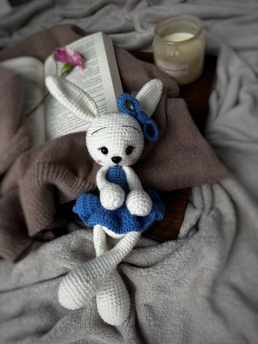 Królik na szydełku ręcznie wykonany amigurumi