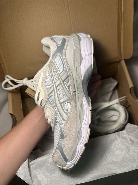 asics creme/bege