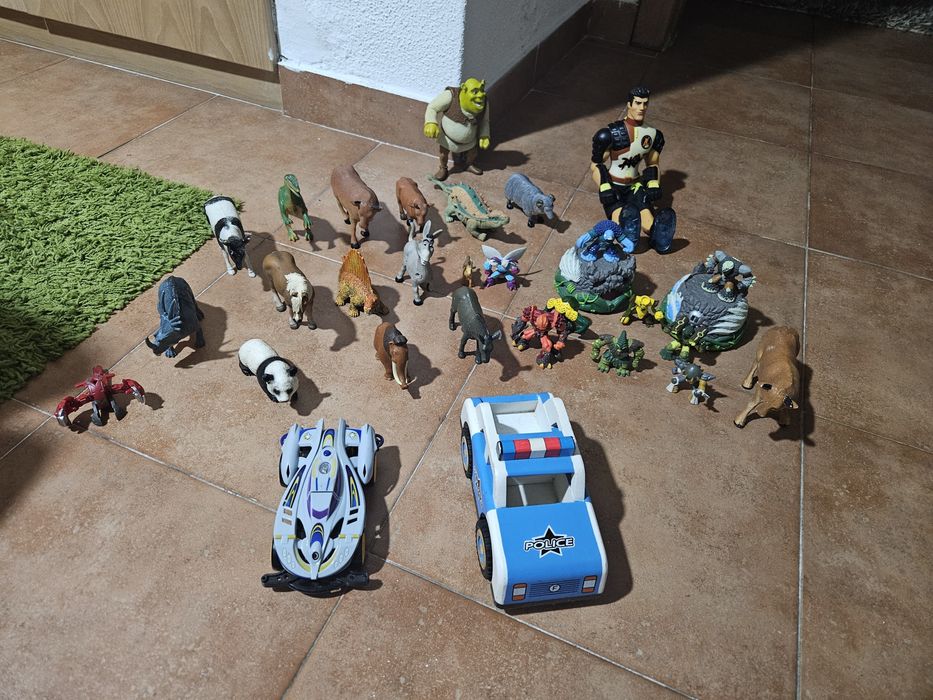 Brinquedos diversos (animais,gormitis,carros,etc)