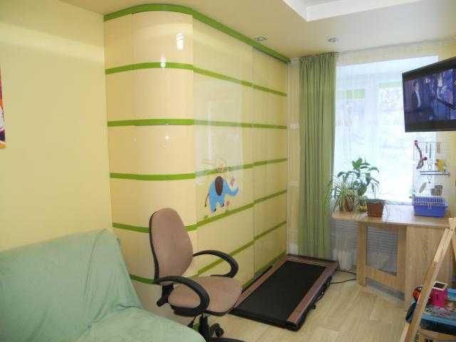 Продам 2х. комнатную квартиру метро Армейская