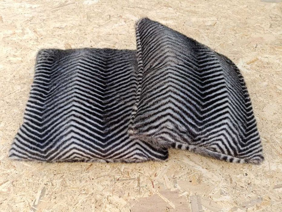 Par de almofadas em tecido padrão zebrado